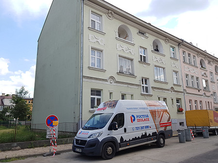 Zateplení stropu včetně sanace napadených trámů půdy bytového domu v Kroměříži